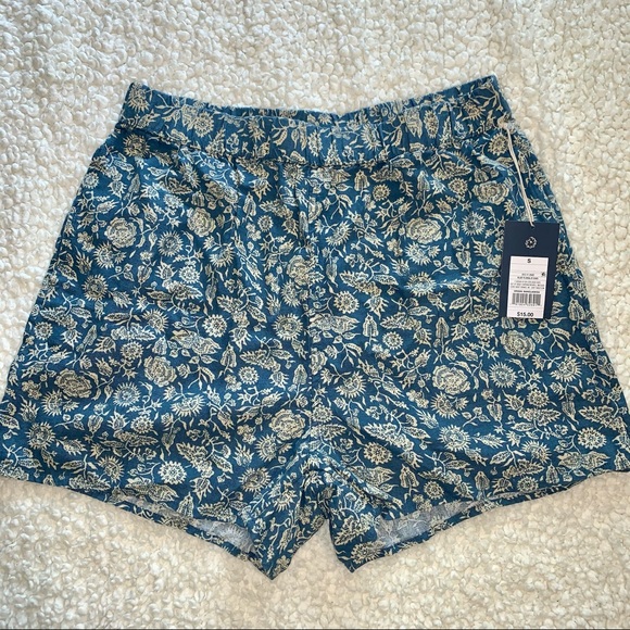 ❤️ 2/$10 NWT Floral high-rise shorts with pockets - Picture 4 of 8